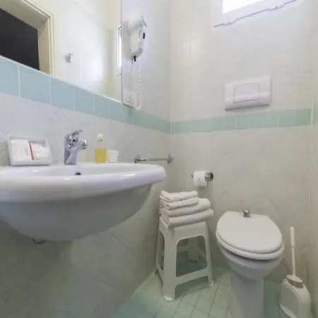 Hotel Petite Maison Lido 3*